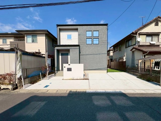 草津市橋岡町　新築戸建ての外観