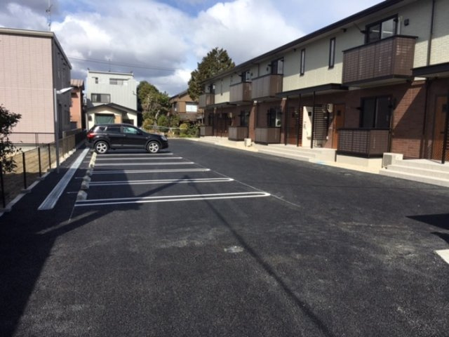 メゾンエスポワールの駐車場
