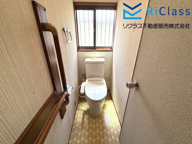中古戸建　神戸市灘区篠原北町２丁目1のトイレ|2階のウォシュレット付きトイレです
