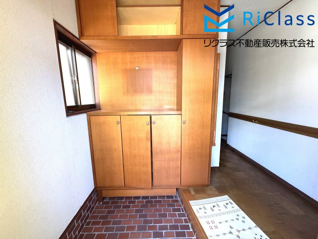 中古戸建　神戸市灘区篠原北町２丁目1の玄関|ゆったりとした玄関です
収納あります