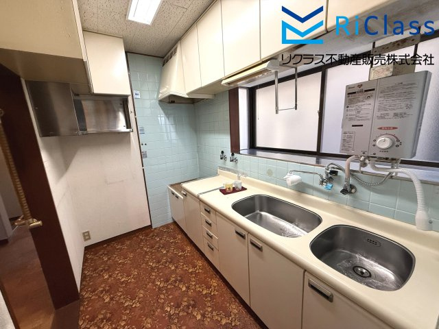 中古戸建　神戸市灘区篠原北町２丁目1のキッチン|お料理しやすい独立型キッチンです