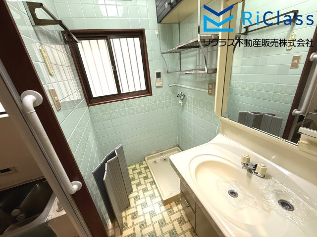 中古戸建　神戸市灘区篠原北町２丁目1の独立洗面台|独立洗面台です