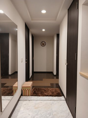 【玄関】 | ネバーランドシエル箕面ロワイヤルS棟 | 大理石の玄関