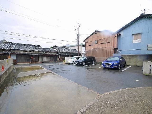 シャーメゾン南城戸の駐車場|車をお持ちの方に嬉しい駐車場付きの物件です