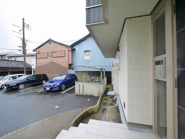 シャーメゾン南城戸のエントランス|オートロック付きで安心です。