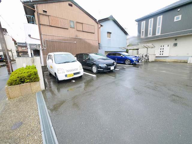 シャーメゾン南城戸の駐車場|駐車スペースもあります