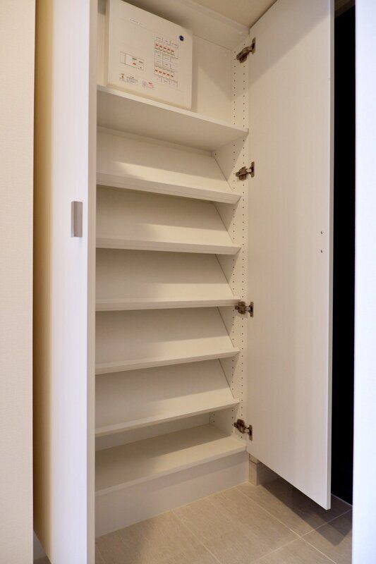 ONE ROOF RESIDENCE KIBA WESTの玄関