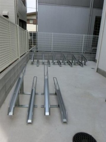 【ビー・カーサ　ヴェルデ壱番館】の駐輪場