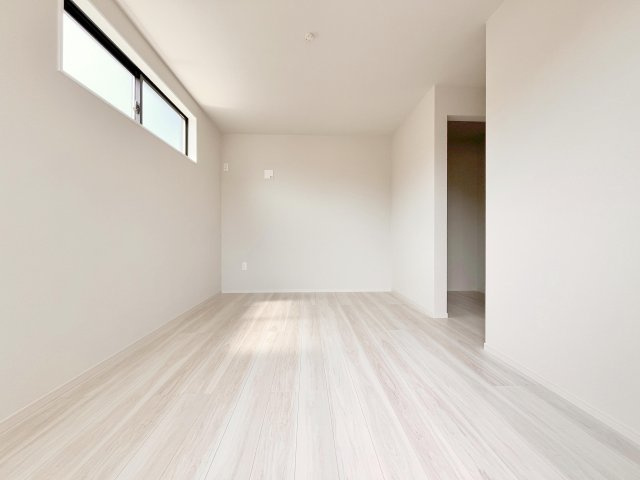 松戸市緑ケ丘２期　全２邸の洋室|【居室】どのお部屋も明るくポカポカ暖かい光が入ってきます♪