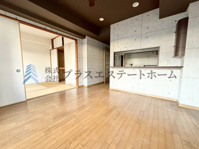 【居間・リビング】 | ワコーレシャロウ御屋敷通 | 【リフォーム前】対面カウンターで、家族とコミュニケーションを取りながら料理ができるキッチンです♪