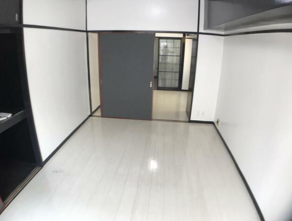 リフレッシュ柏木の寝室|フローリングでお掃除もラクラク♪（同一仕様写真）