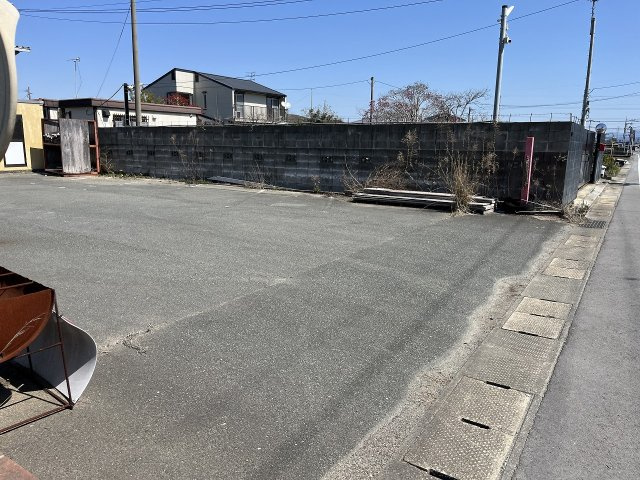 柳川市三橋町吉開の倉庫の駐車場