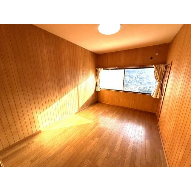 湯河原町　若草山分譲地の洋室