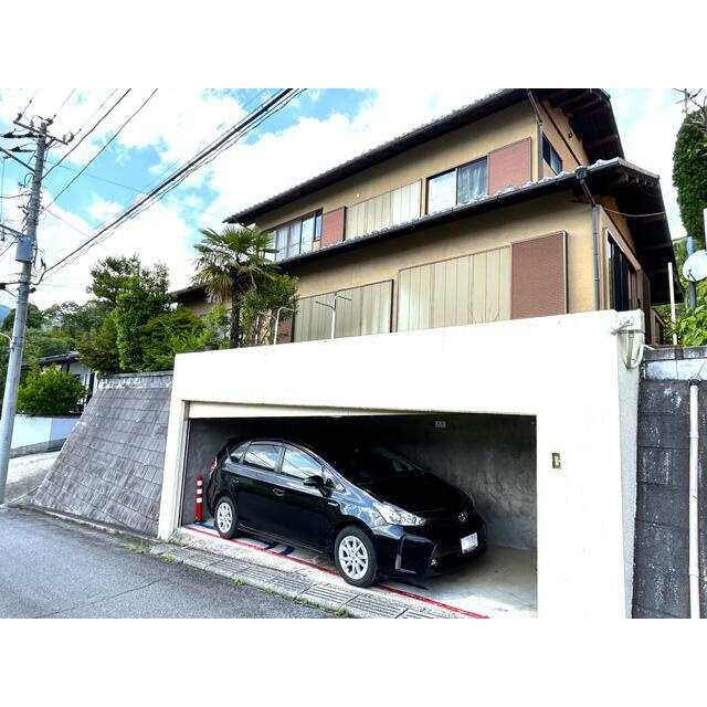 湯河原町　若草山分譲地の駐車場