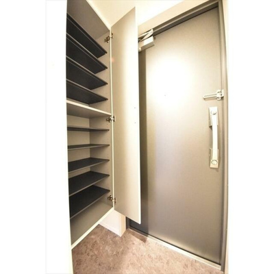 【玄関】 | CASA PIAZZA中野松が丘 | シューズボックス完備。