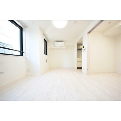 【居間・リビング】 | CASA PIAZZA中野松が丘 | 10.2帖のきれいなLDK。