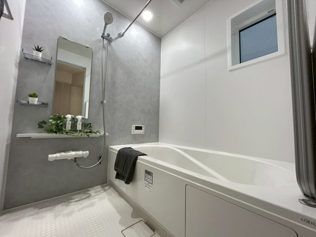 杉並区本天沼1丁目　新築戸建の浴室|浴室乾燥機付きのため、雨の日の洗濯物干しやカビの予防にも役立ちます。(2026.1.9撮影)

現地ご見学希望・資料請求などお気軽にお問い合わせ下さい！
03-5990-5201