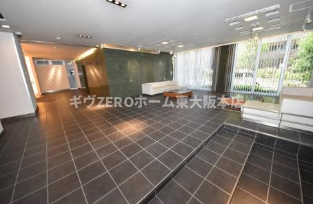 クロスレジデンス大阪新町(旧ベルファース大阪新町)のロビー