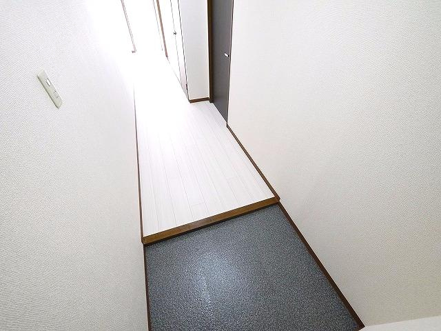 レフィナード・ラ・シャレー生駒の玄関|きれいな玄関です