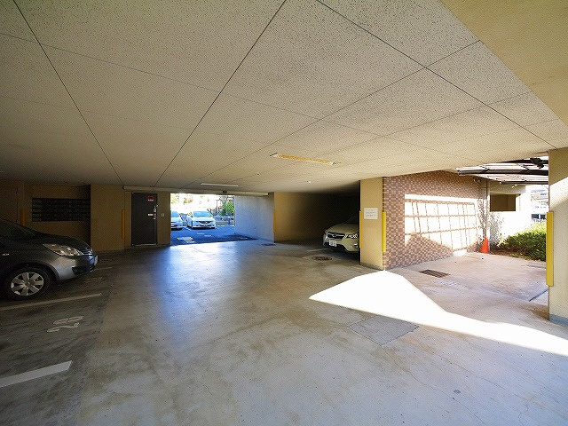 レフィナード・ラ・シャレー生駒の駐車場|駐車場があります