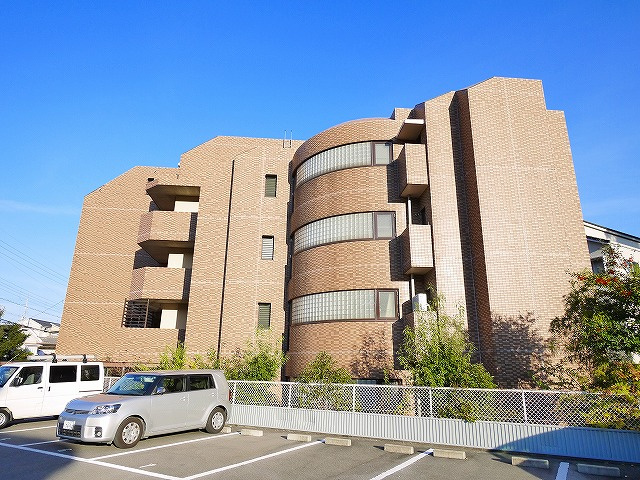 レフィナード・ラ・シャレー生駒の外観|外観です