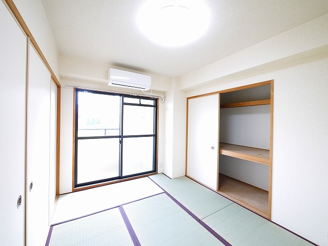 レフィナード・ラ・シャレー生駒の和室|和室です