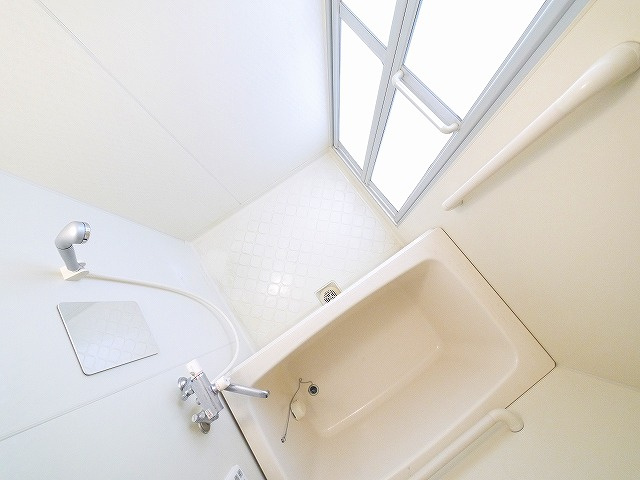 レフィナード・ラ・シャレー生駒の浴室|きれいなお風呂です