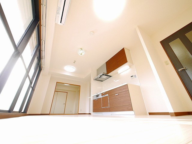 レフィナード・ラ・シャレー生駒の居間・リビング|居間です