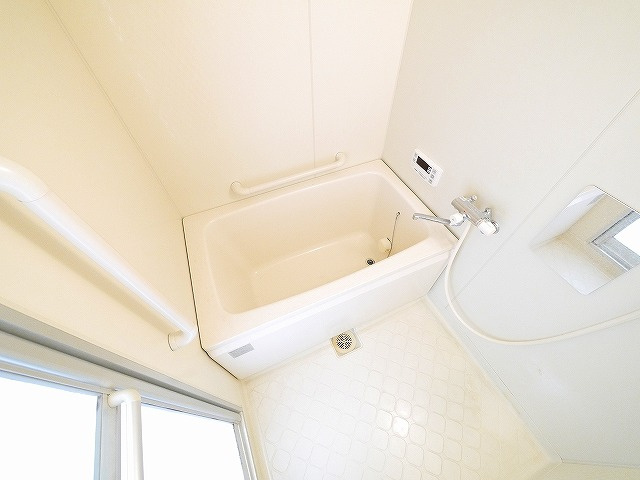 レフィナード・ラ・シャレー生駒の浴室|コンパクトで使いやすいお風呂です