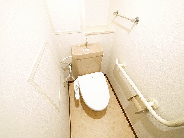 レフィナード・ラ・シャレー生駒のトイレ|コンパクトで使いやすいトイレです