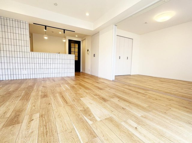 プラハ十日市場【仲介手数料無料】の居間・リビング