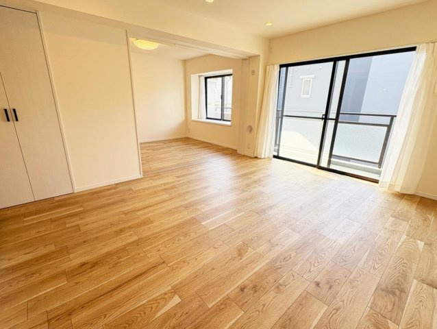 プラハ十日市場【仲介手数料無料】の居間・リビング