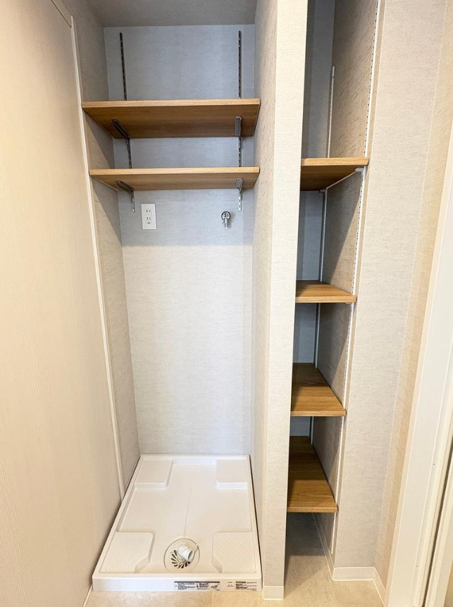 プラハ十日市場【仲介手数料無料】のランドリースペース