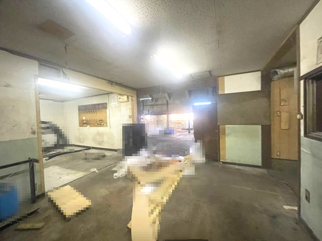 高島市新旭町饗庭倉庫工場の内装|１階
