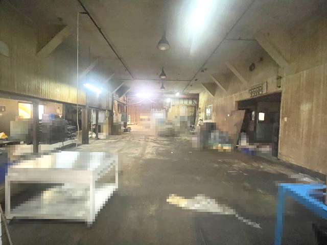 高島市新旭町饗庭倉庫工場の内装|１階