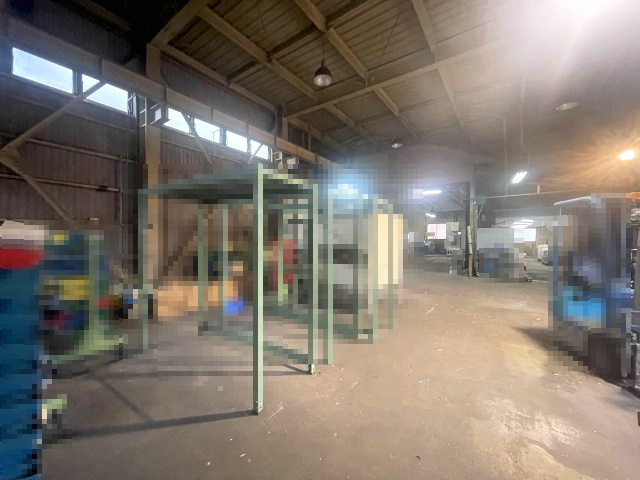 高島市新旭町饗庭倉庫工場の内装|１階