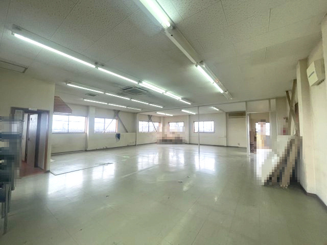 高島市新旭町饗庭倉庫工場の内装|２階