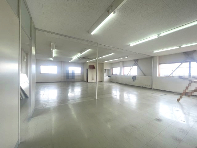 高島市新旭町饗庭倉庫工場の内装|２階
