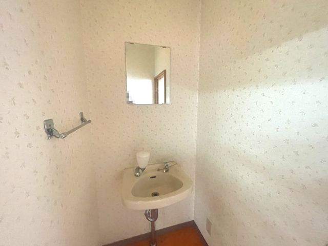 高島市新旭町饗庭倉庫工場の独立洗面台|２階