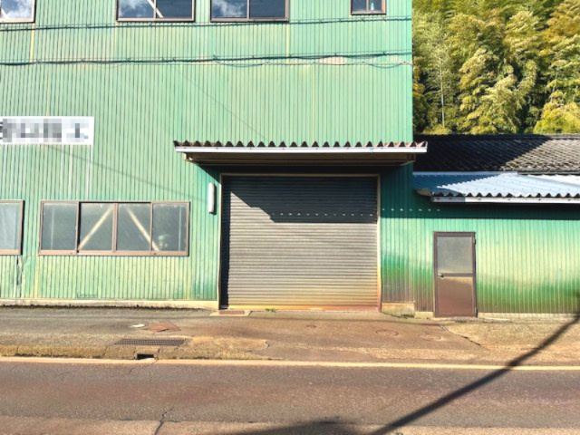 高島市新旭町饗庭倉庫工場の外観