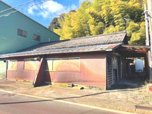 高島市新旭町饗庭倉庫工場の外観