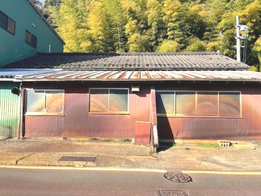 高島市新旭町饗庭倉庫工場の外観