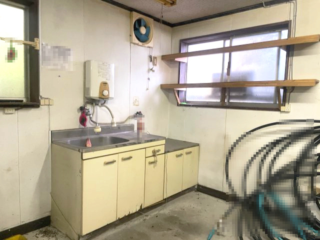 高島市新旭町饗庭倉庫工場のキッチン|１階