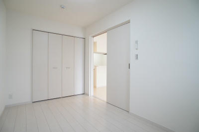 さいたま市緑区大字三室のアパートの洋室