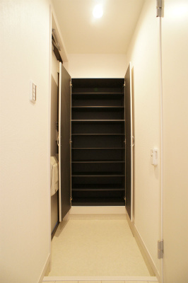 さいたま市緑区大字三室のアパートの玄関