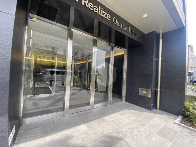 フォーリアライズ大阪エレナのエントランス