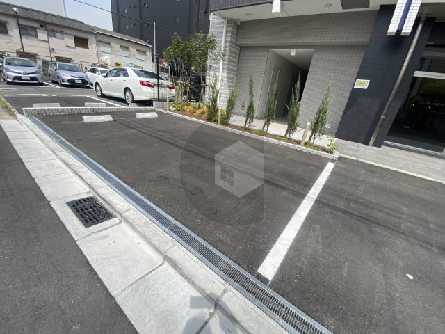 フォーリアライズ大阪エレナの駐車場