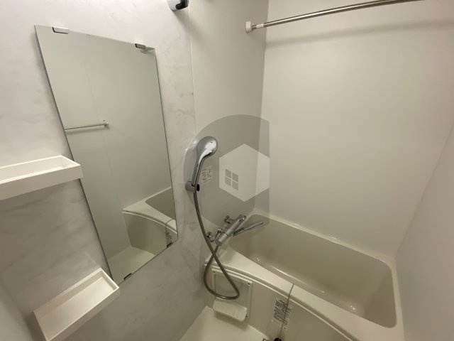 フォーリアライズ大阪エレナの浴室