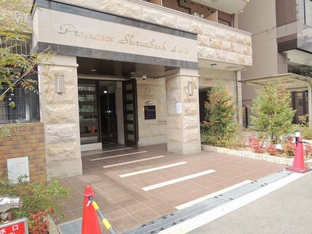 プレサンス心斎橋ラヴィのエントランス