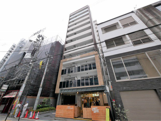 クリスタルエグゼ心斎橋の外観